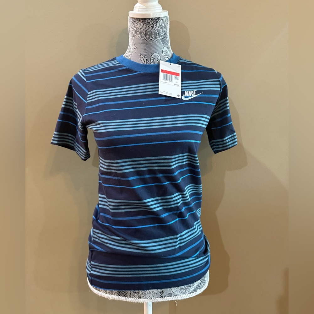 Boys large New with tags, Nike striped shirt